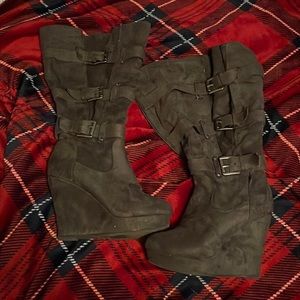 Size 7 gray platform knee high boots
